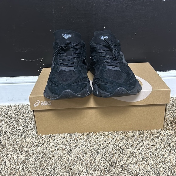 New Balance 9060 triple black suede - Picture 3 of 4